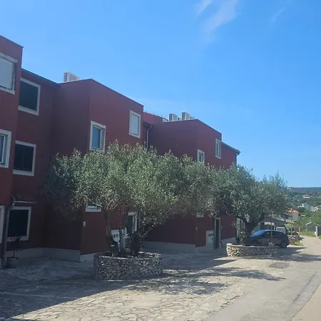 Red House With Swimming Pool Διαμέρισμα Vinišće